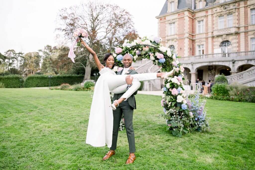 Douceur pêche et modernité cuivrée, place à un mariage romantique